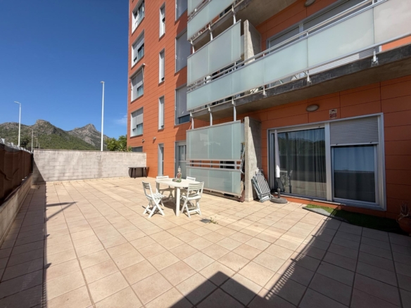 Planta baja con terraza de 80 m² en Paseo Germanías (tramo final), Gandía