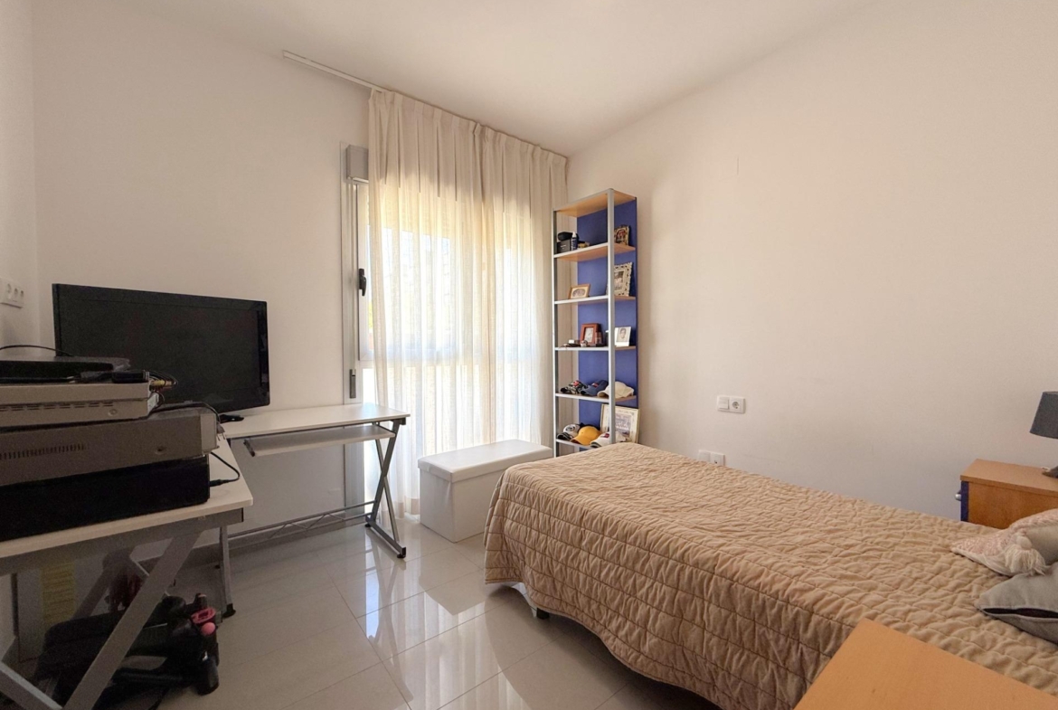 Planta baja con terraza de 80 m² en Paseo Germanías (tramo final), Gandía