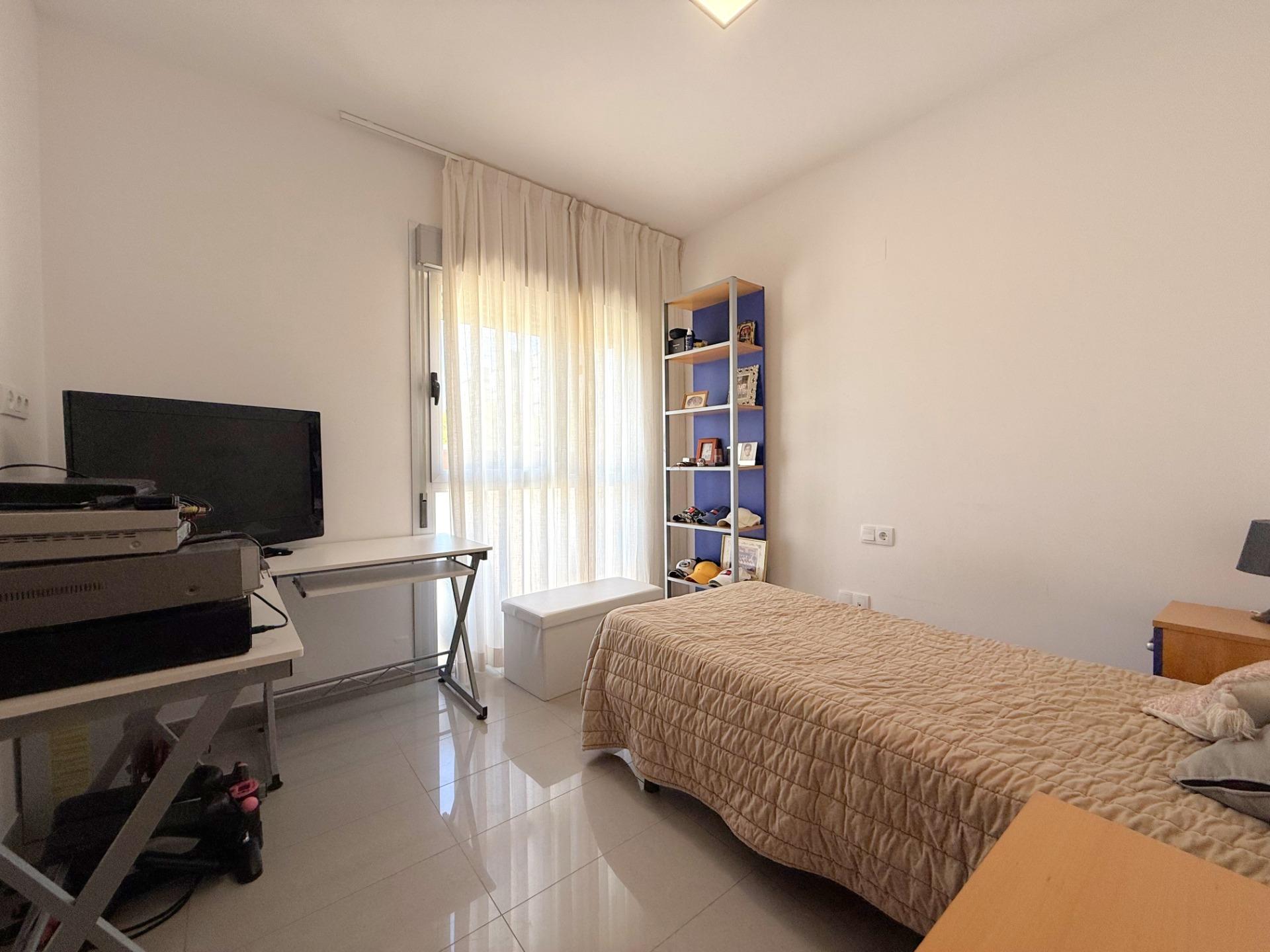 Planta baja con terraza de 80 m² en Paseo Germanías (tramo final), Gandía