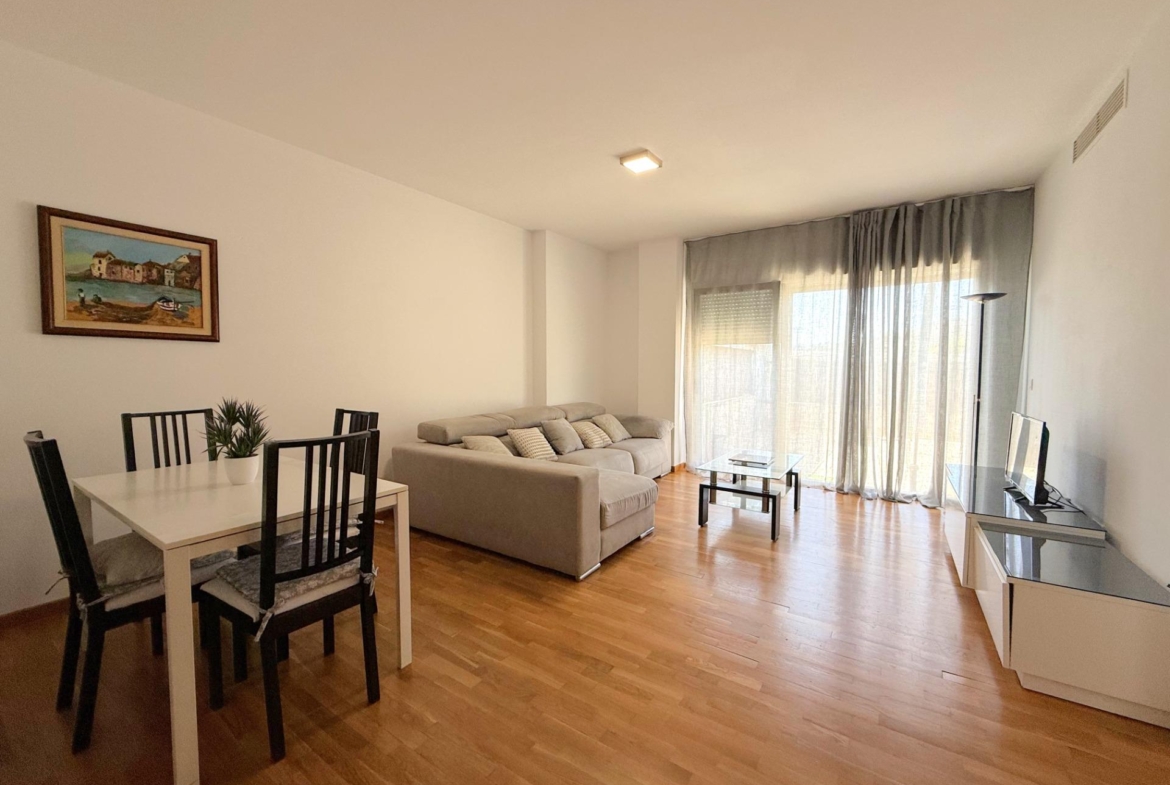 Planta baja con terraza de 80 m² en Paseo Germanías (tramo final), Gandía