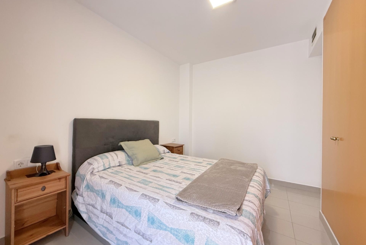 Planta baja con terraza de 80 m² en Paseo Germanías (tramo final), Gandía