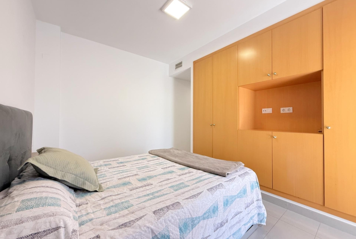 Planta baja con terraza de 80 m² en Paseo Germanías (tramo final), Gandía