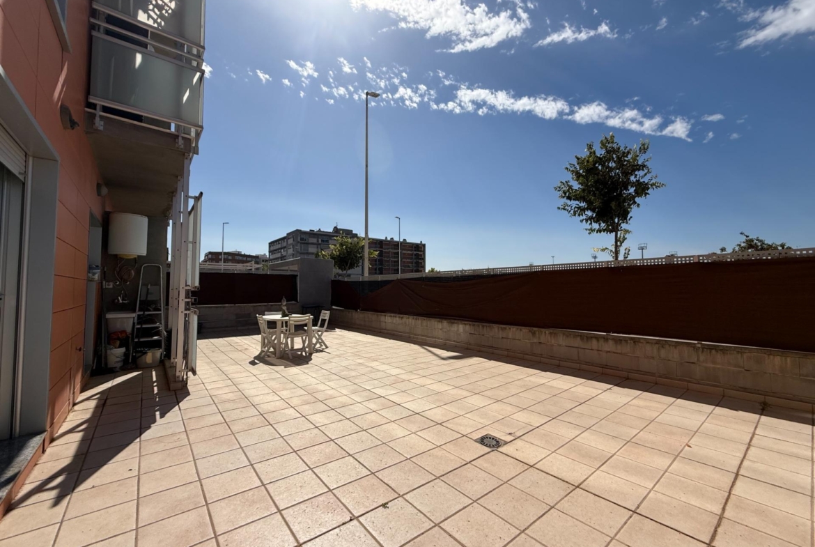 Planta baja con terraza de 80 m² en Paseo Germanías (tramo final), Gandía