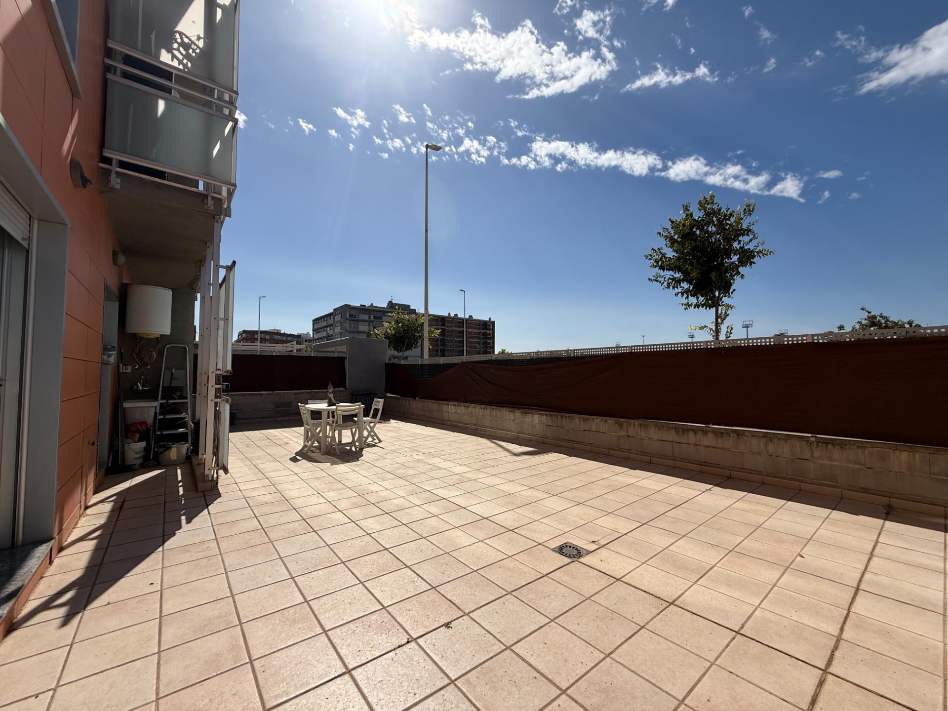 Planta baja con terraza de 80 m² en Paseo Germanías (tramo final), Gandía