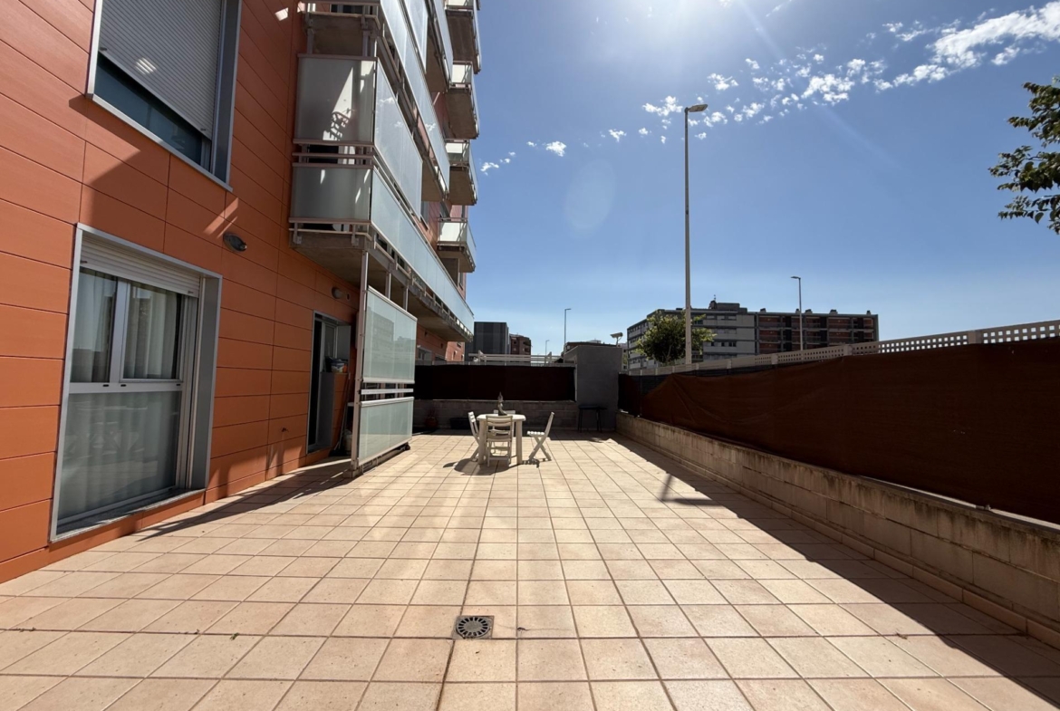 Planta baja con terraza de 80 m² en Paseo Germanías (tramo final), Gandía