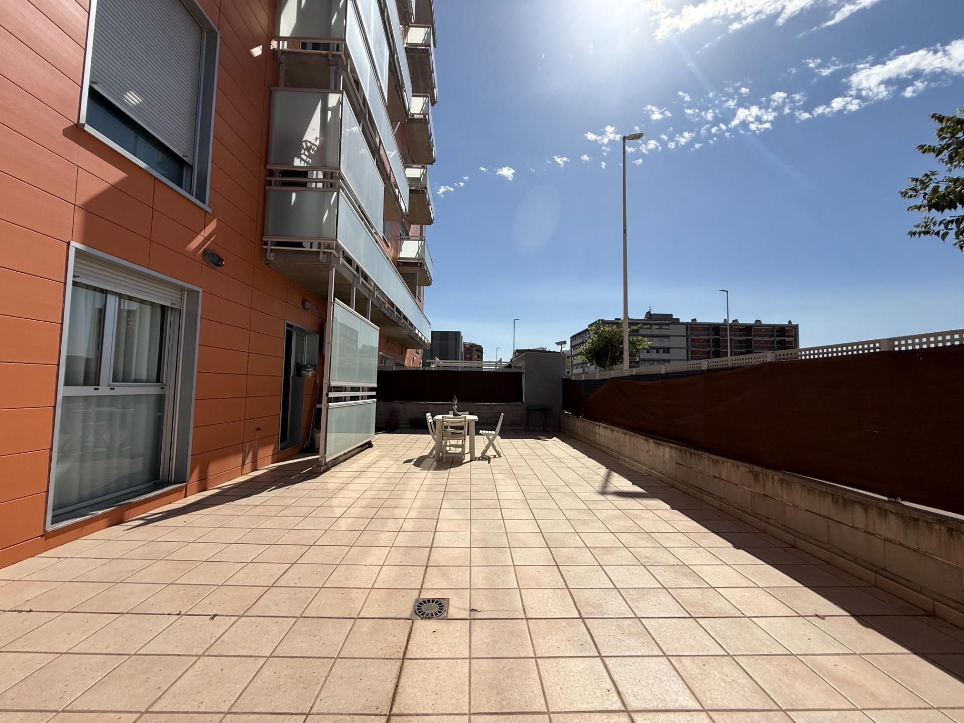 Planta baja con terraza de 80 m² en Paseo Germanías (tramo final), Gandía