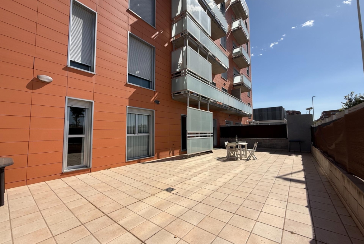 Planta baja con terraza de 80 m² en Paseo Germanías (tramo final), Gandía
