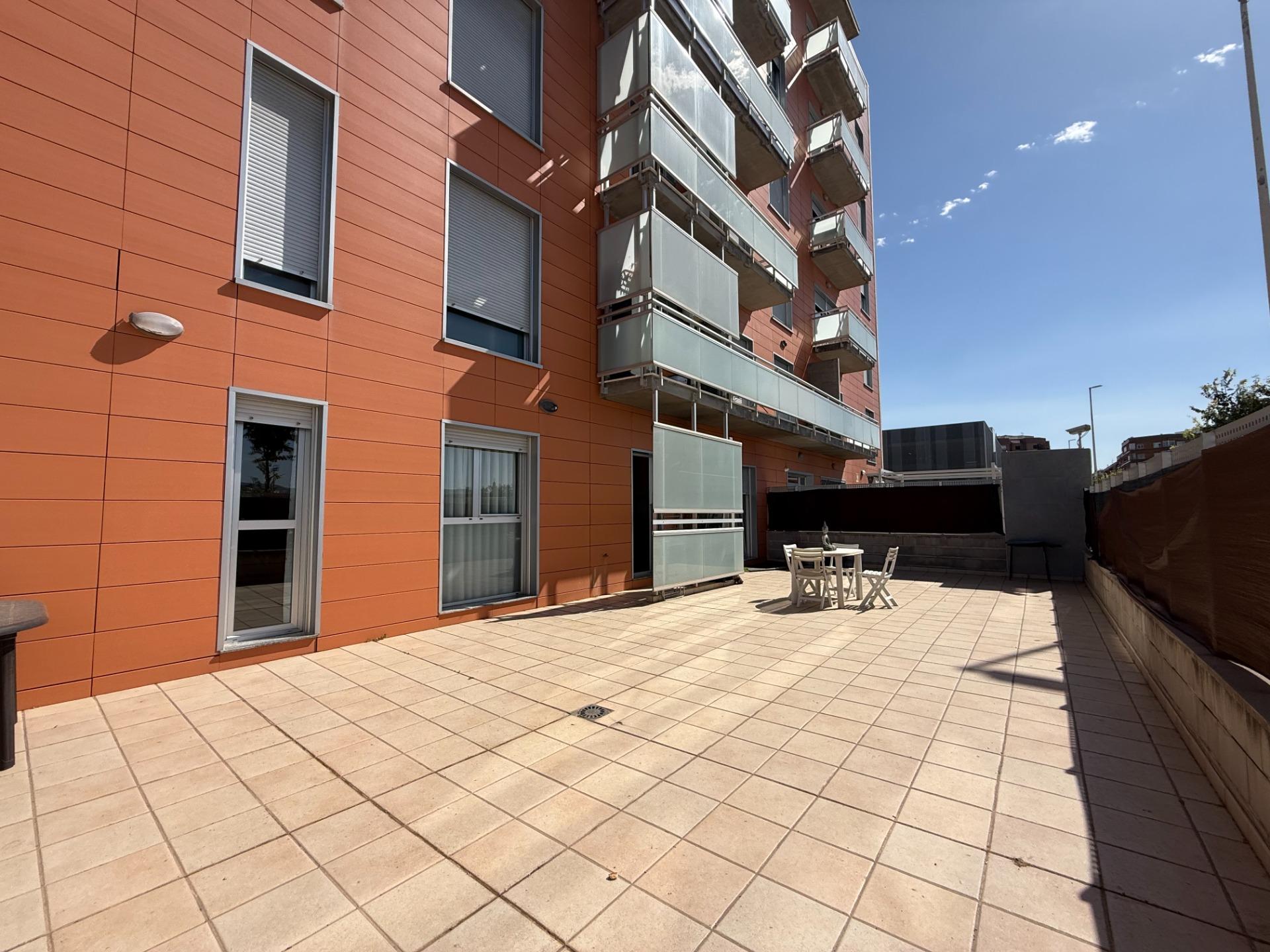 Planta baja con terraza de 80 m² en Paseo Germanías (tramo final), Gandía