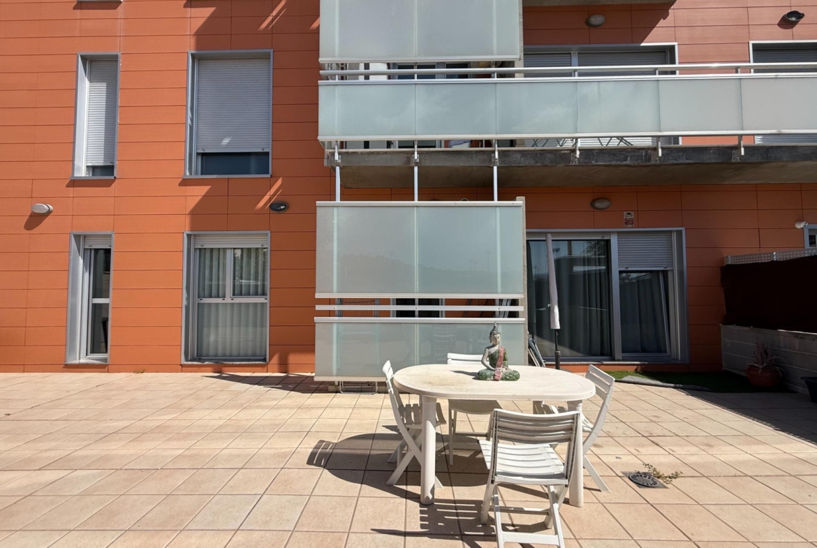 Planta baja con terraza de 80 m² en Paseo Germanías (tramo final), Gandía