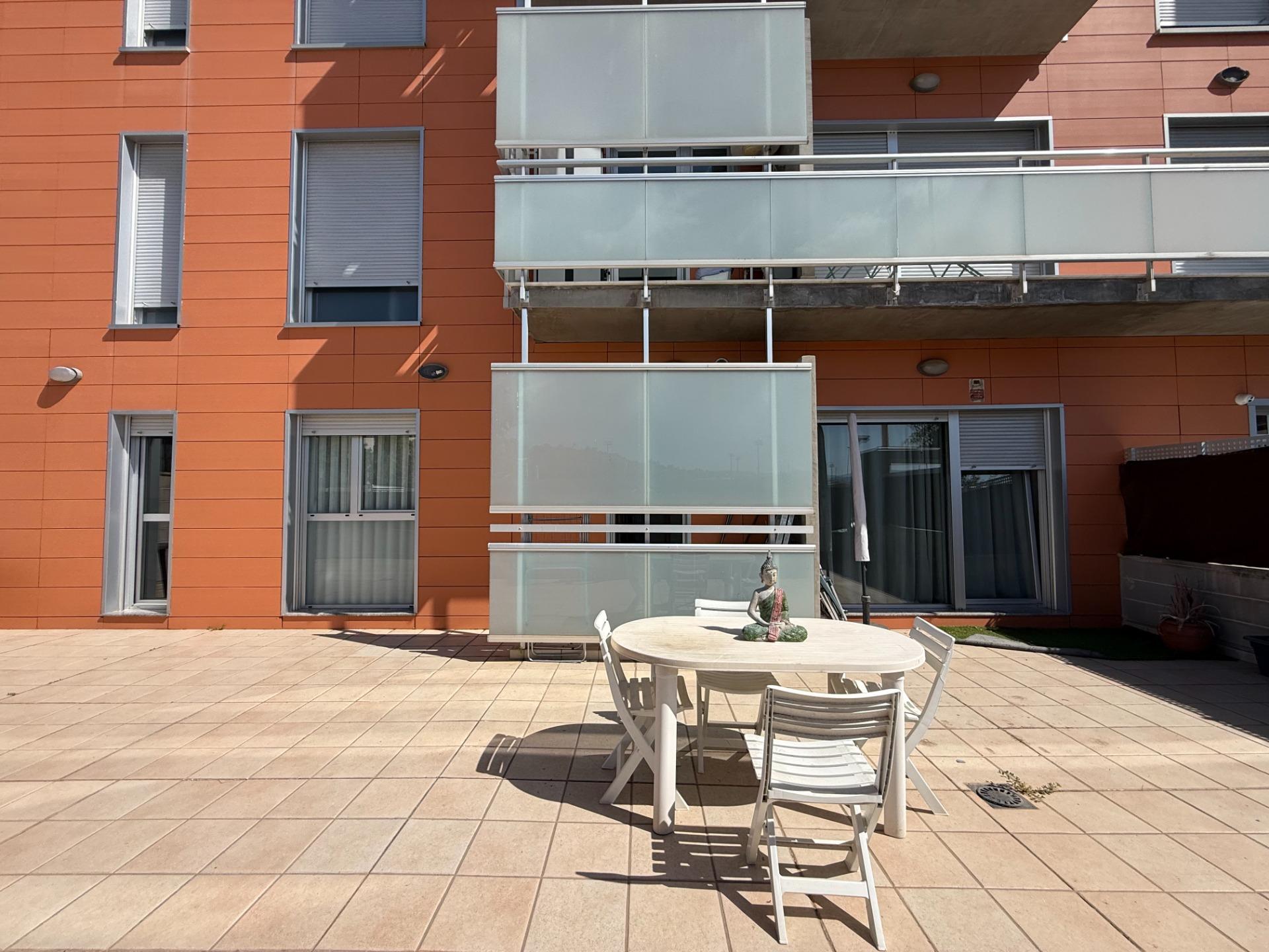 Planta baja con terraza de 80 m² en Paseo Germanías (tramo final), Gandía
