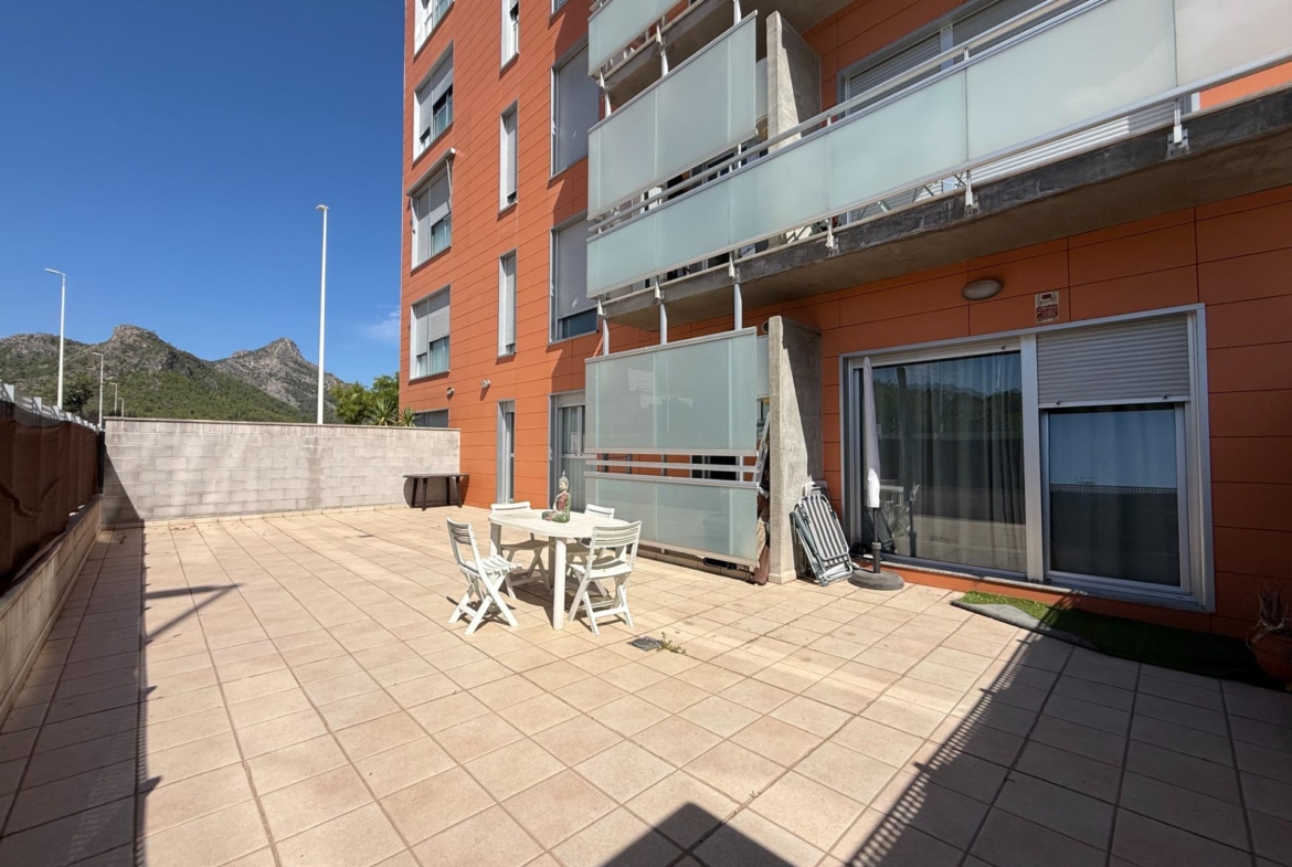 Planta baja con terraza de 80 m² en Paseo Germanías (tramo final), Gandía