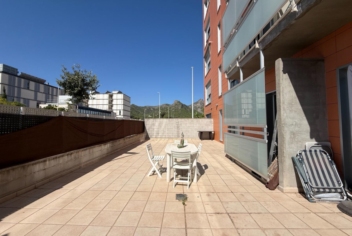 Planta baja con terraza de 80 m² en Paseo Germanías (tramo final), Gandía