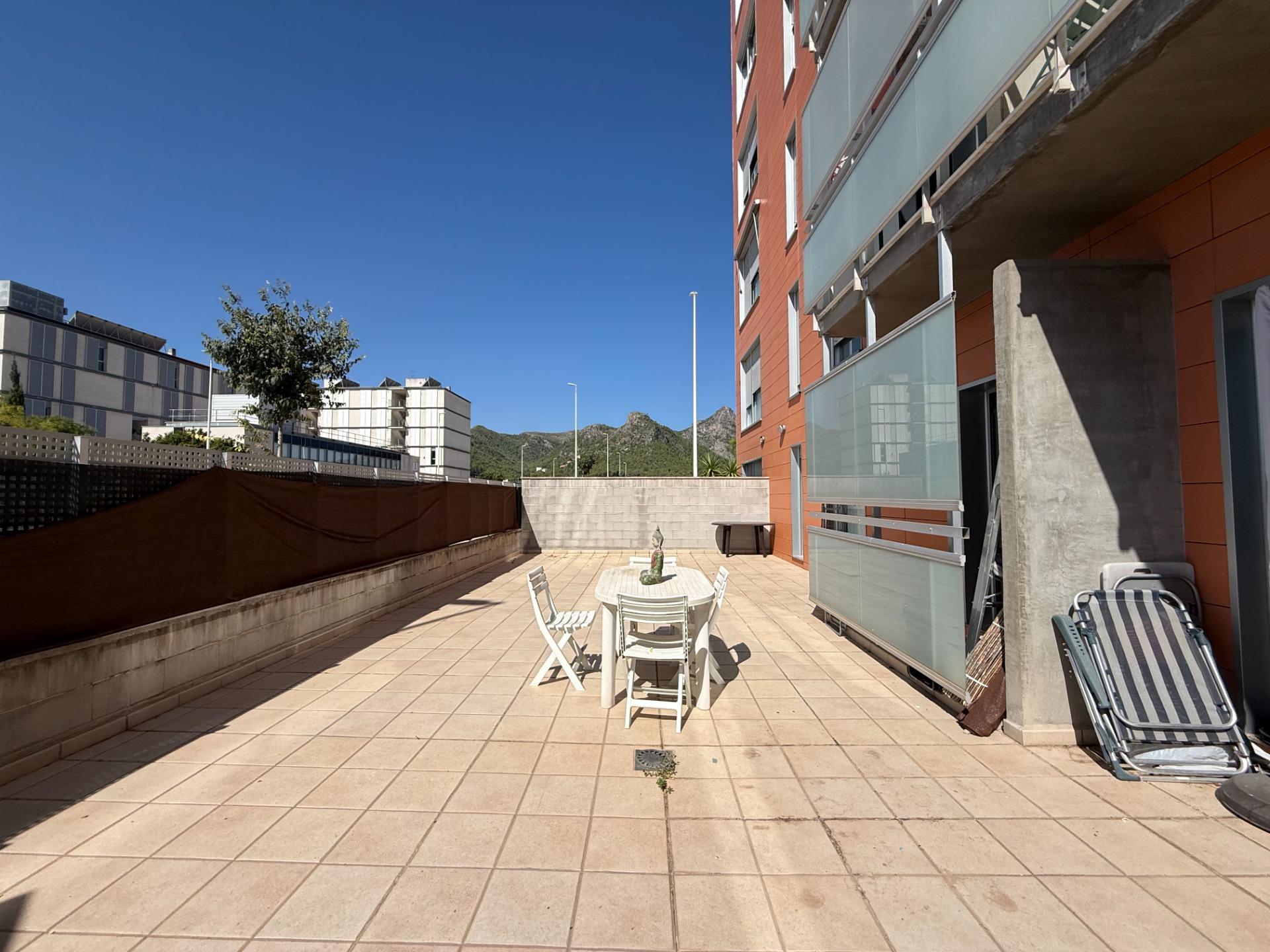 Planta baja con terraza de 80 m² en Paseo Germanías (tramo final), Gandía
