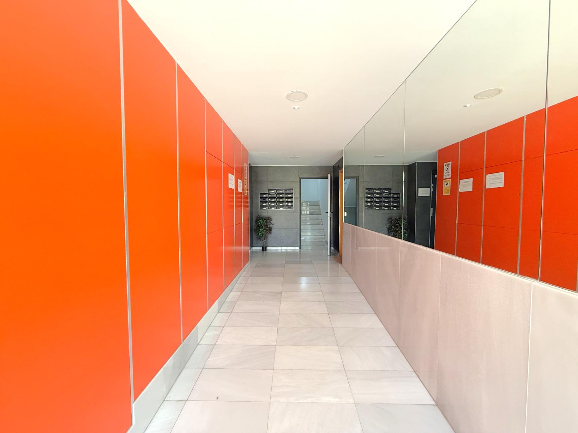 Planta baja con terraza de 80 m² en Paseo Germanías (tramo final), Gandía