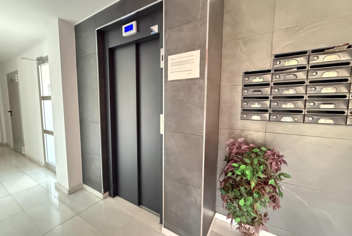 Planta baja con terraza de 80 m² en Paseo Germanías (tramo final), Gandía
