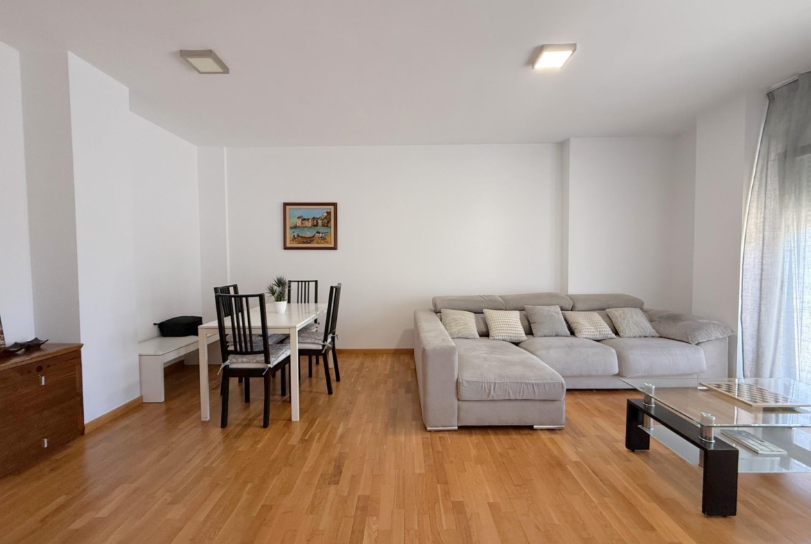 Planta baja con terraza de 80 m² en Paseo Germanías (tramo final), Gandía