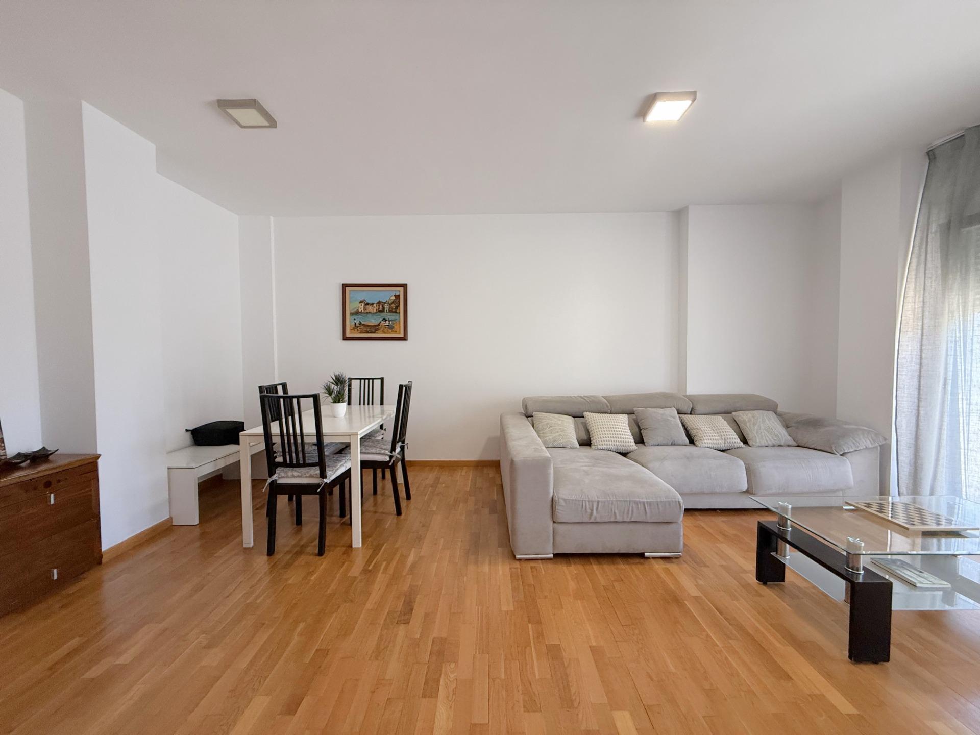 Planta baja con terraza de 80 m² en Paseo Germanías (tramo final), Gandía