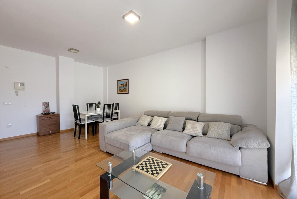Planta baja con terraza de 80 m² en Paseo Germanías (tramo final), Gandía