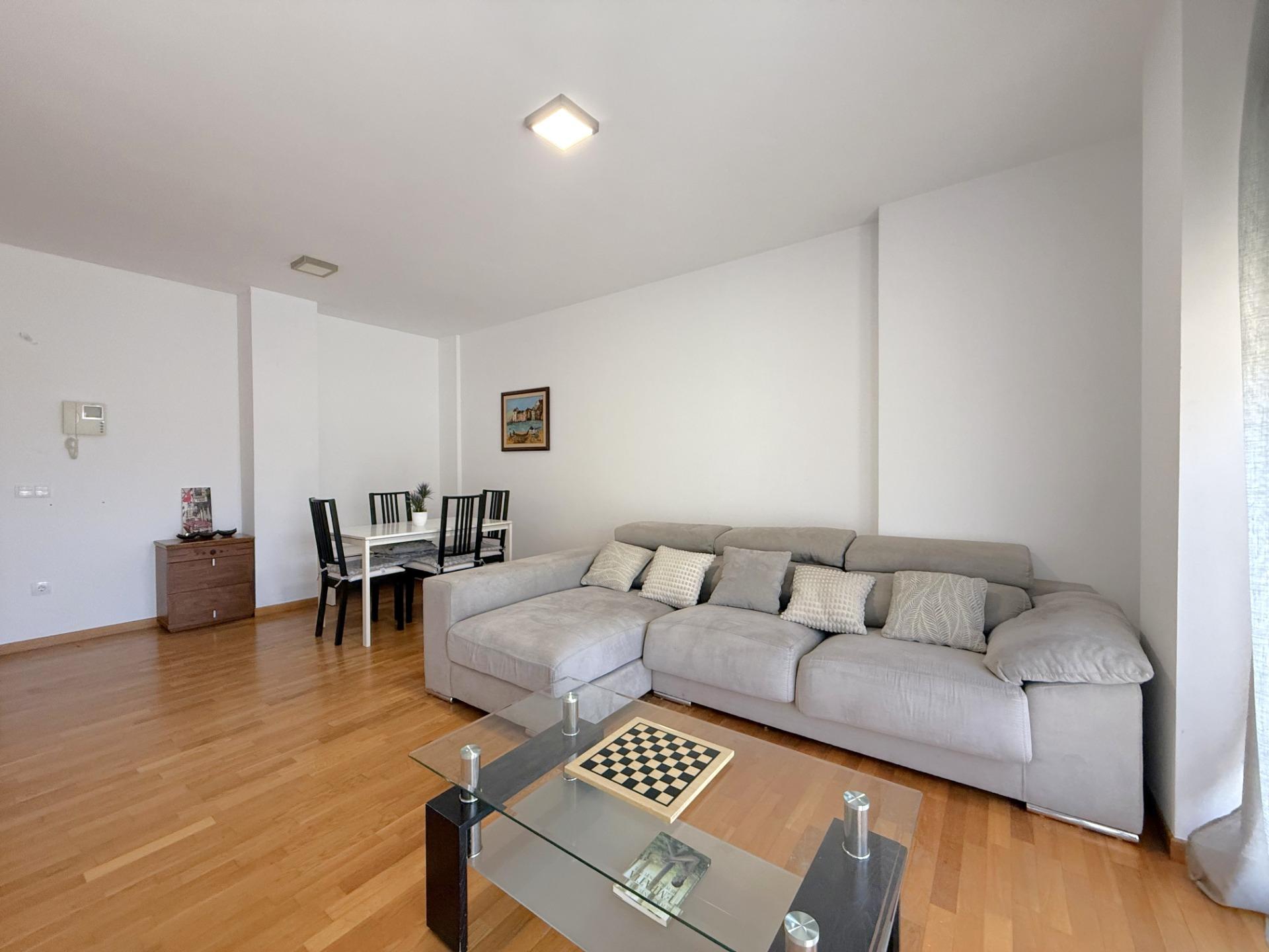 Planta baja con terraza de 80 m² en Paseo Germanías (tramo final), Gandía