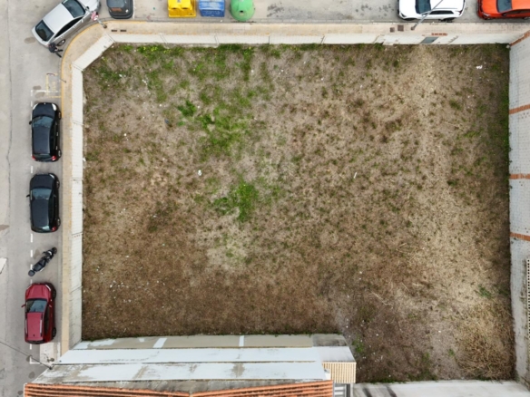 Oportunidad única de inversión – Terreno urbano en esquina de 700 m² en el corazón de Palma de Gandi