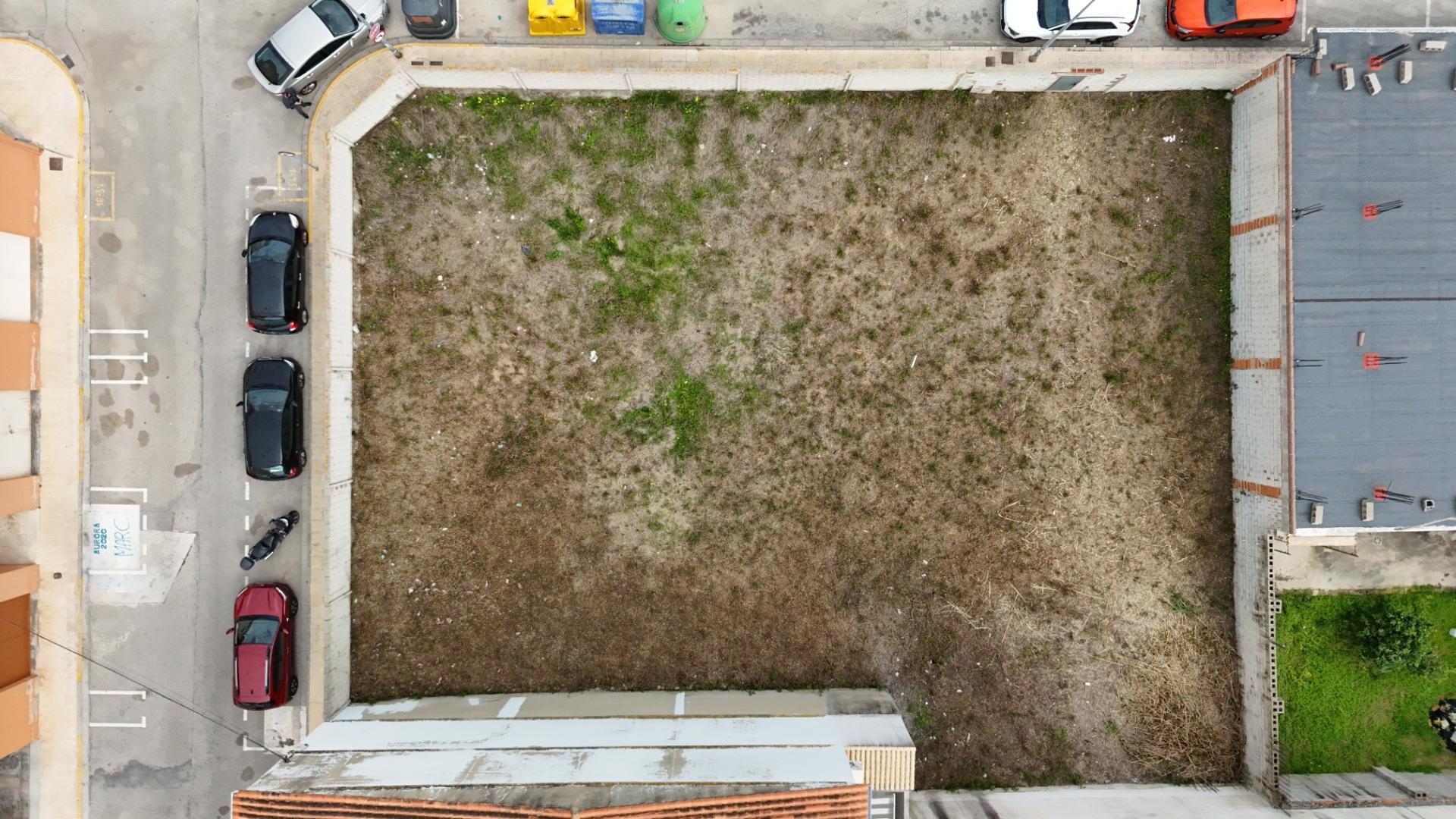 3-1-12 Oportunidad única de inversión – Terreno urbano en esquina de 700 m² en el corazón de Palma de Gandi