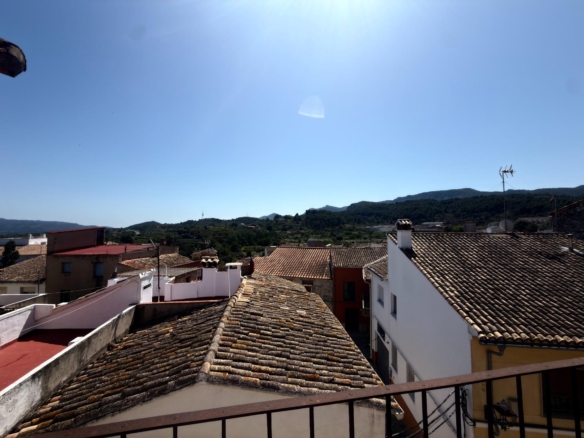 CASA SEÑORIAL CON ENCANTO EN CASTELLÓ DE RUGAT