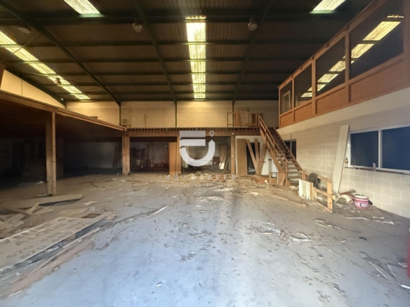 Nave industrial en Vender en Oliva