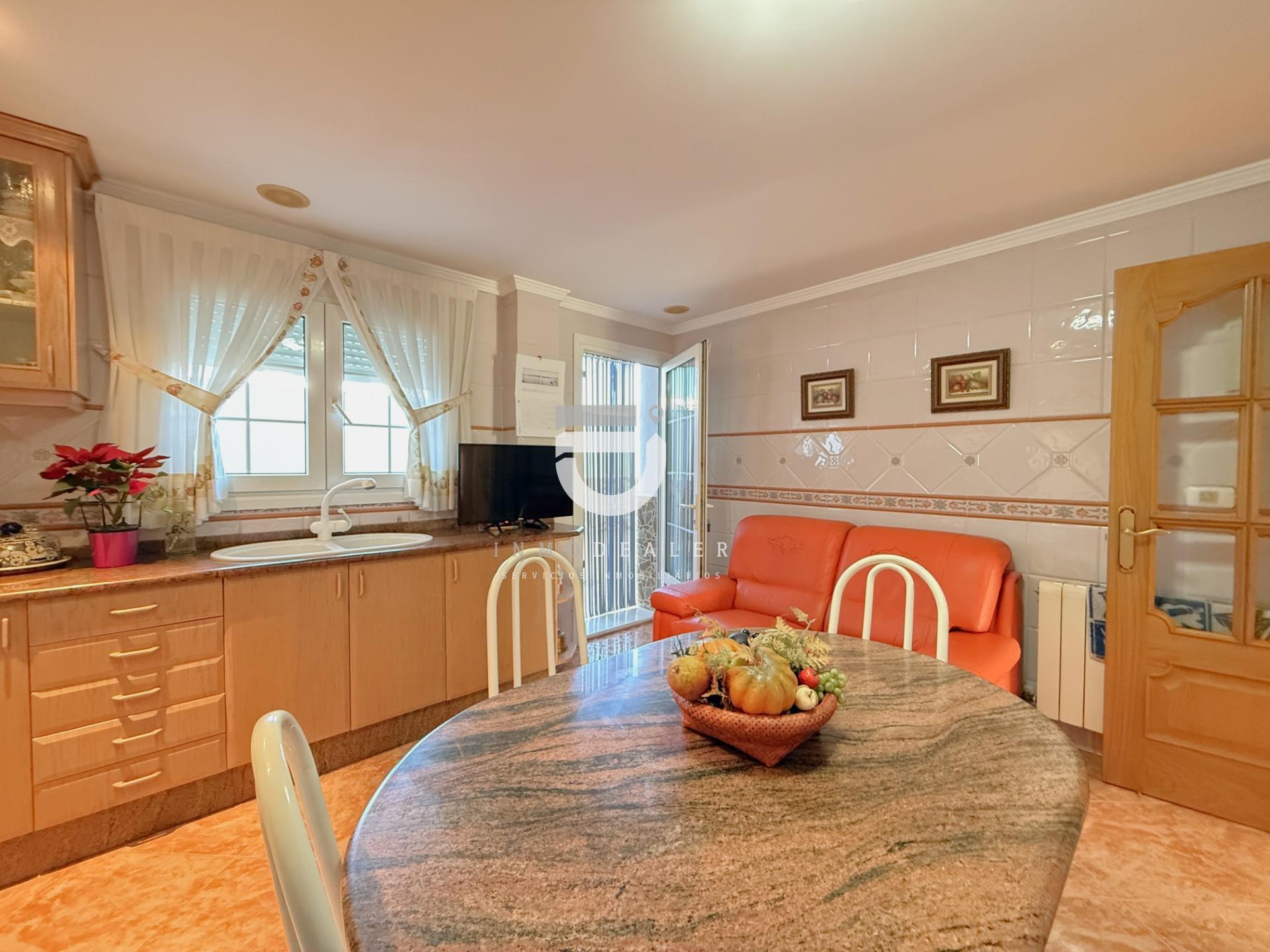 3-13-8 Impresionante Casa de 280 m² en Gandía – Espaciosa, Confortable y con Acabados de Primera Calidad