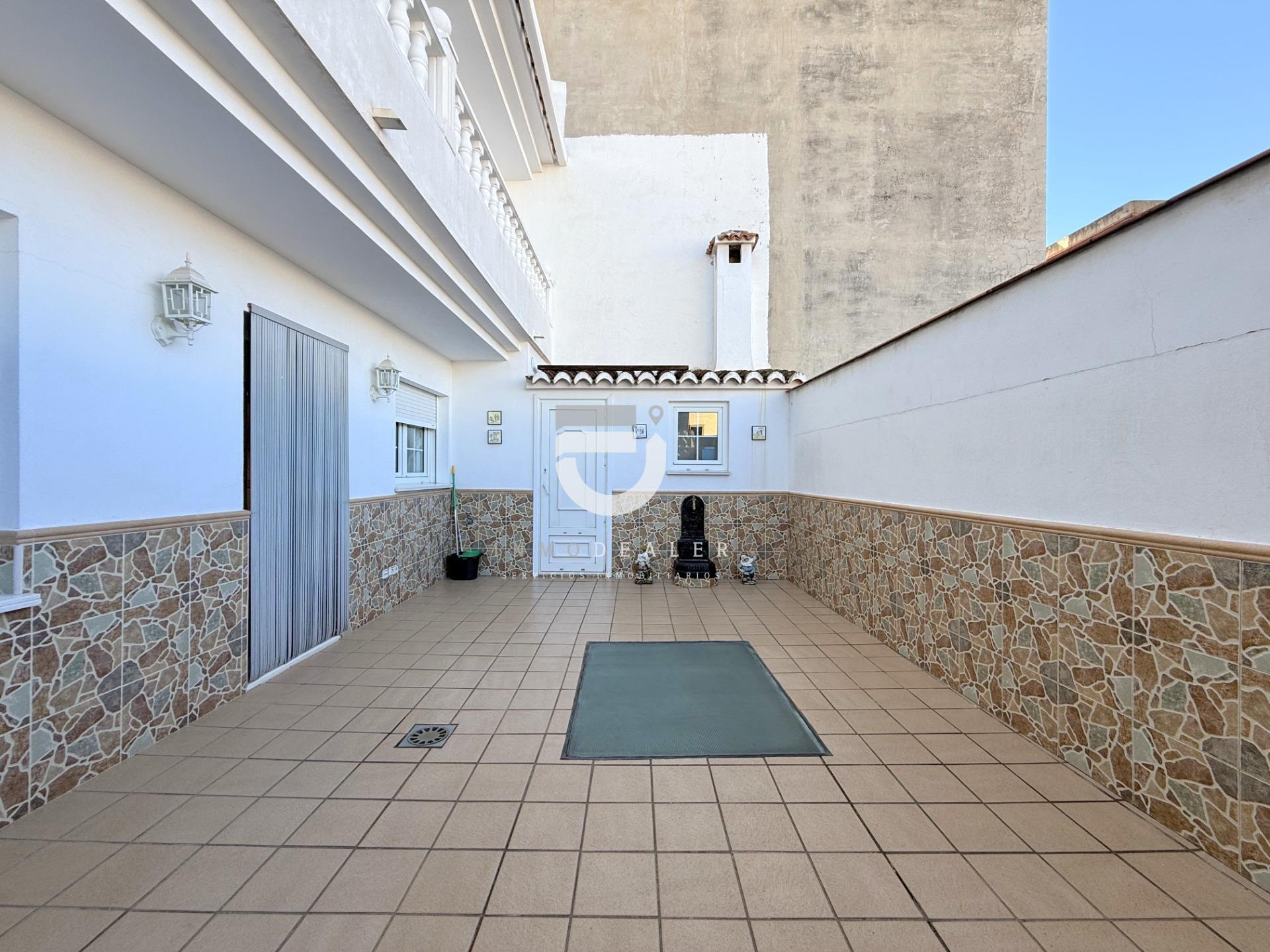 3-14-8 Impresionante Casa de 280 m² en Gandía – Espaciosa, Confortable y con Acabados de Primera Calidad