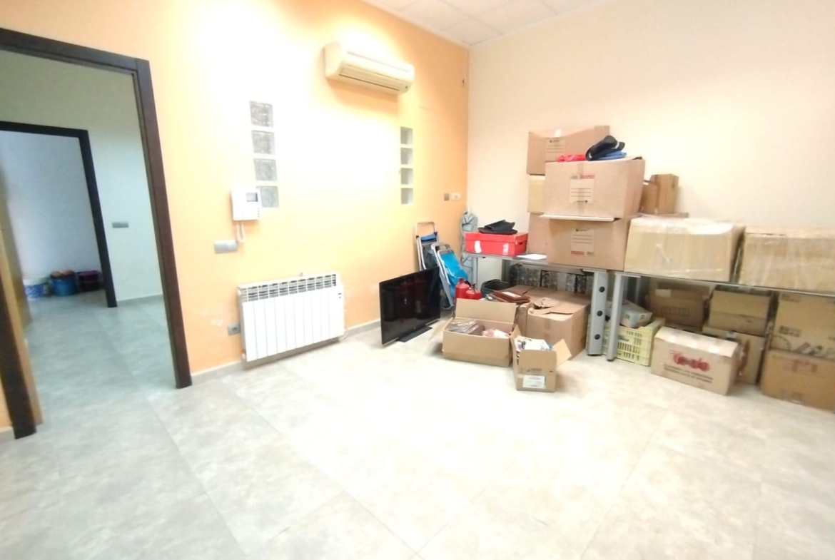 Local Comercial en Villalonga – Amplio, Versátil y con Excelente Ubicación
