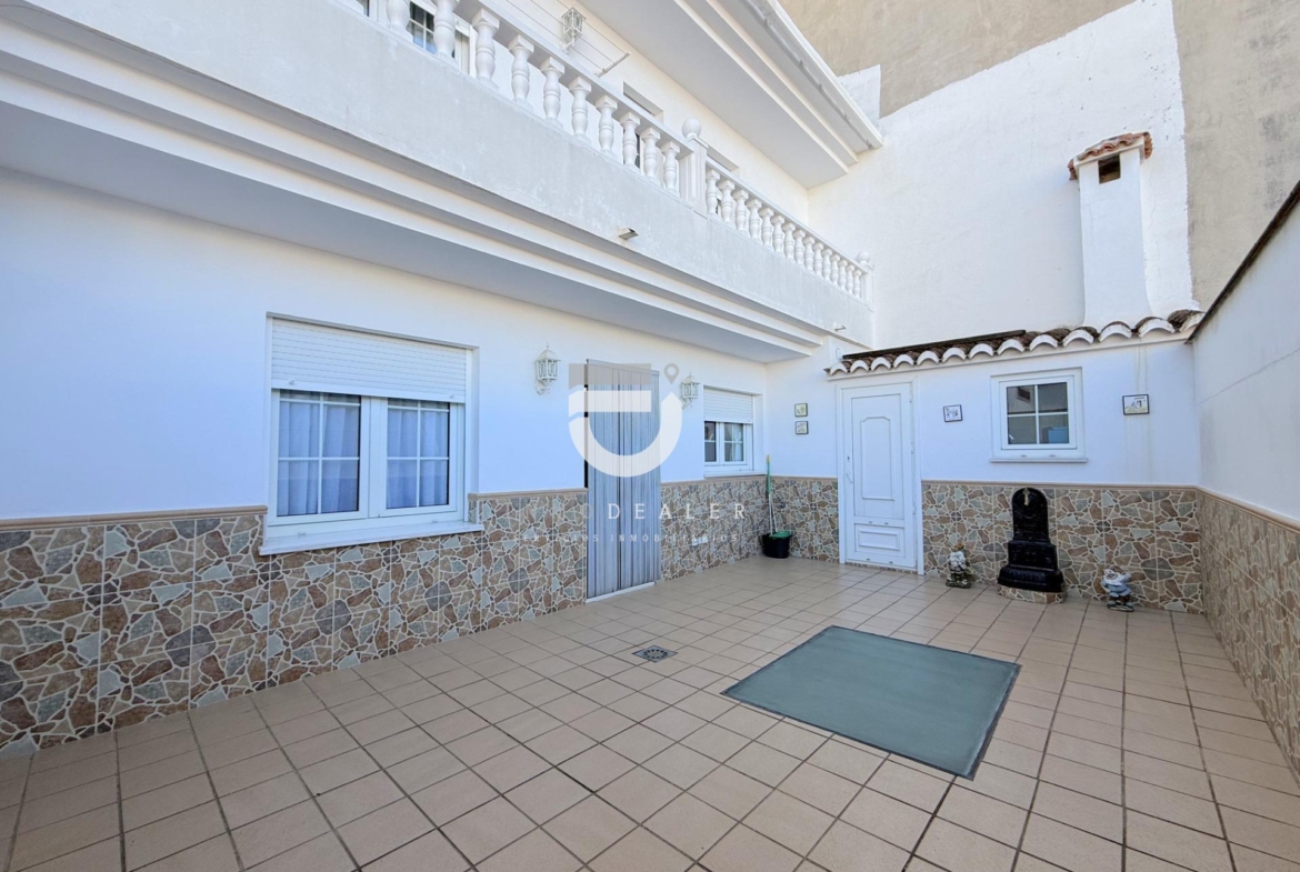 Impresionante Casa de 280 m² en Gandía – Espaciosa, Confortable y con Acabados de Primera Calidad