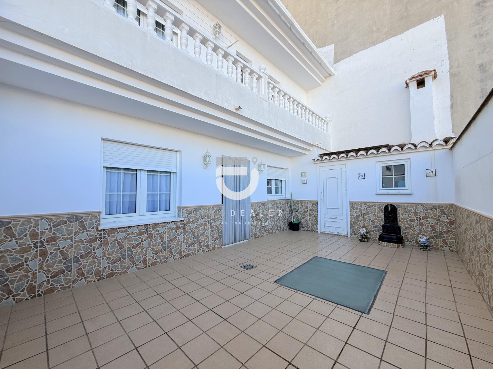 3-15-8 Impresionante Casa de 280 m² en Gandía – Espaciosa, Confortable y con Acabados de Primera Calidad
