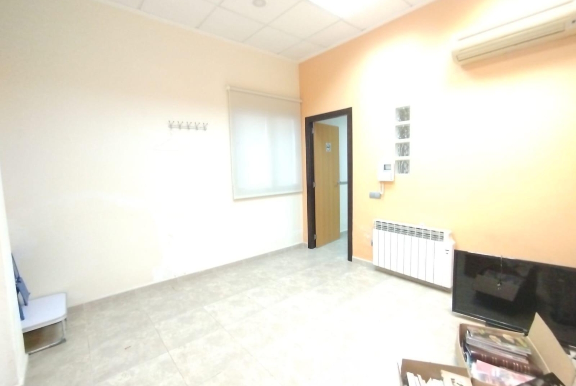 Local Comercial en Villalonga – Amplio, Versátil y con Excelente Ubicación