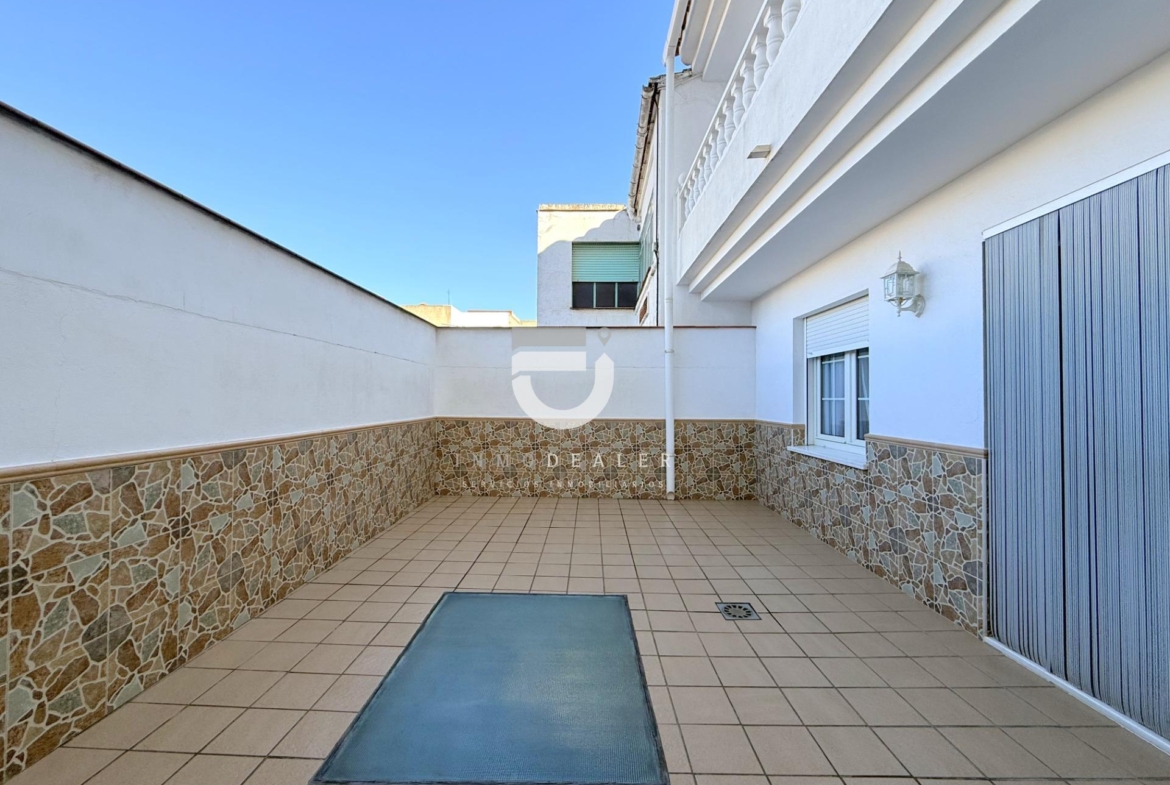 Impresionante Casa de 280 m² en Gandía – Espaciosa, Confortable y con Acabados de Primera Calidad