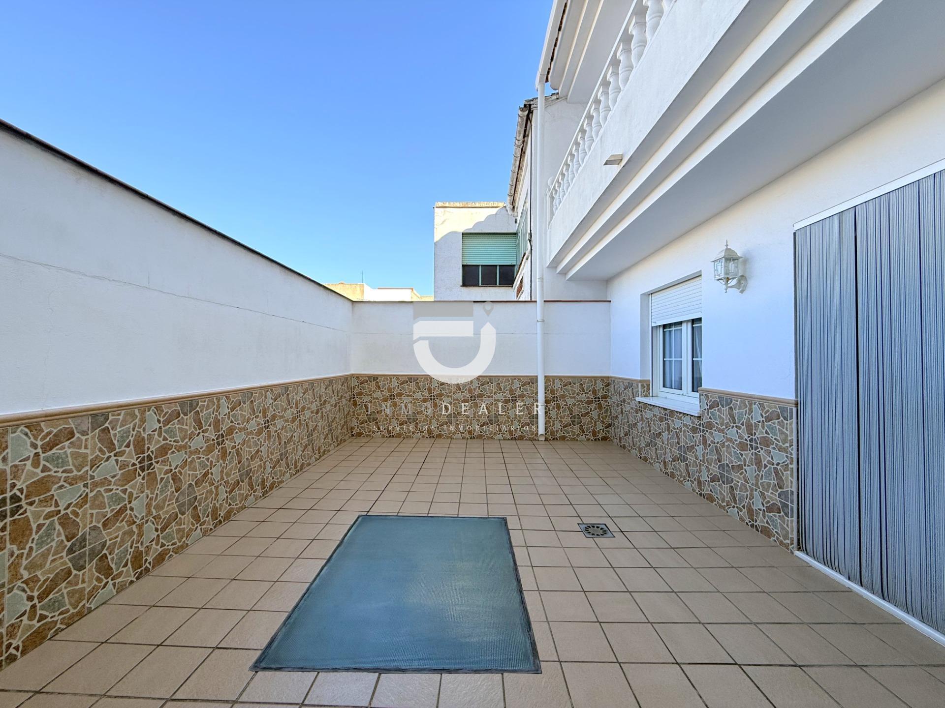 3-16-5 Impresionante Casa de 280 m² en Gandía – Espaciosa, Confortable y con Acabados de Primera Calidad
