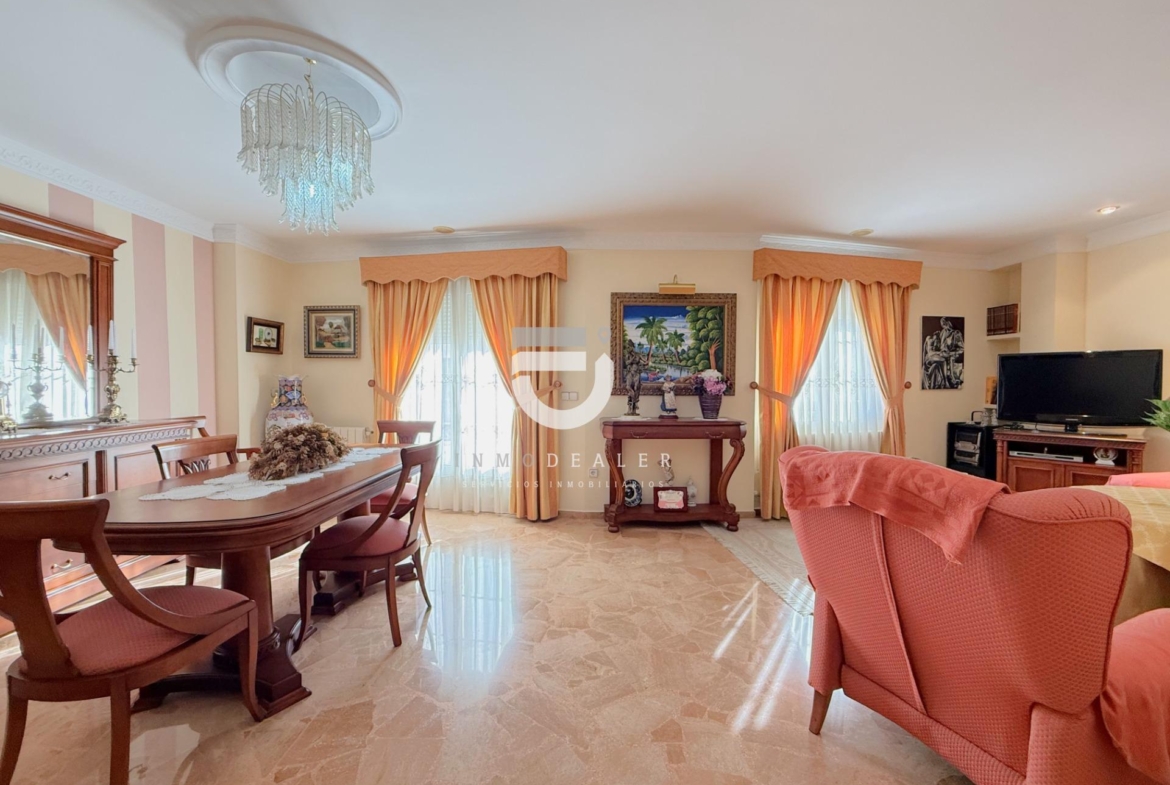 Impresionante Casa de 280 m² en Gandía – Espaciosa, Confortable y con Acabados de Primera Calidad