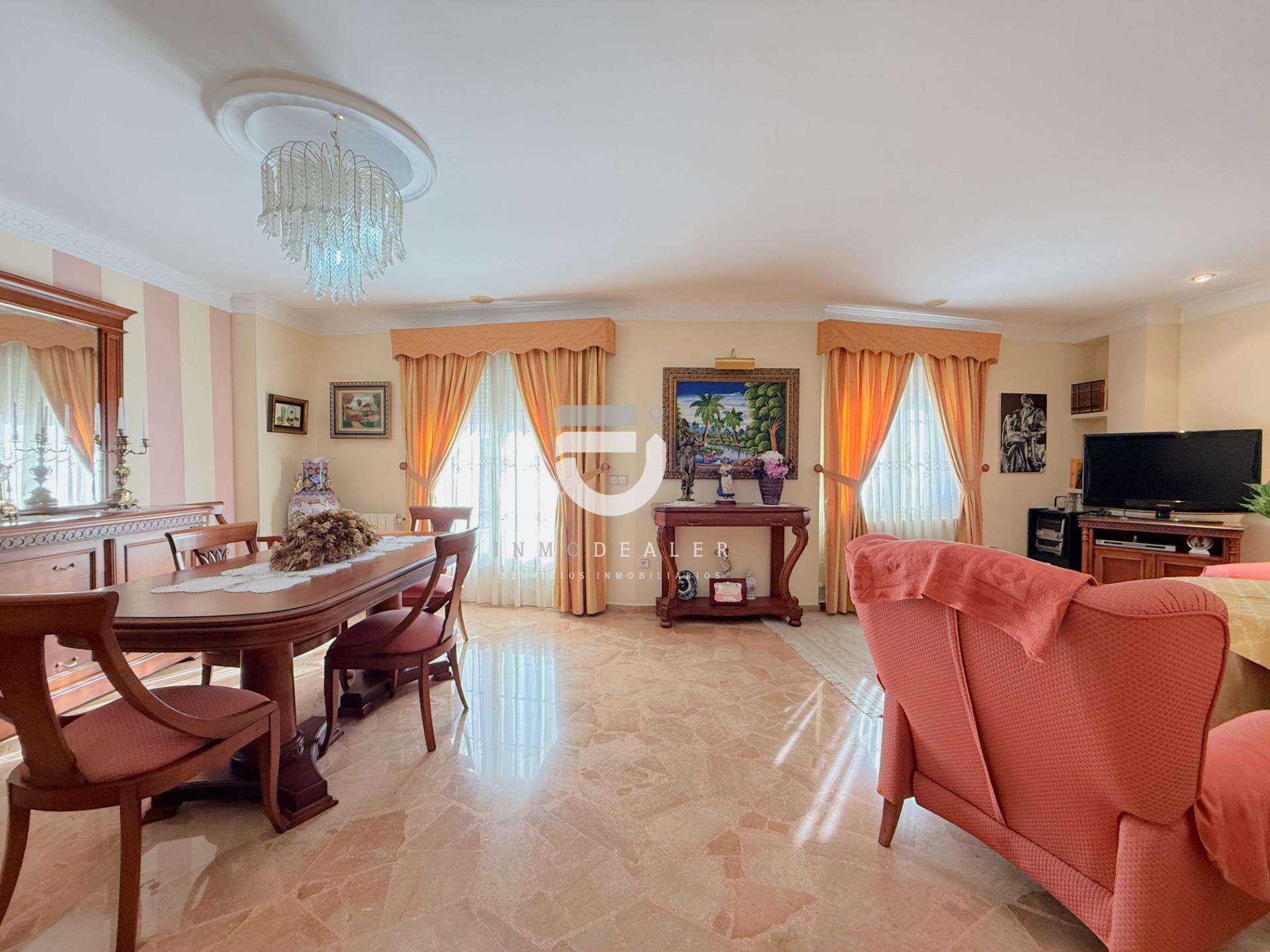 3-19-5 Impresionante Casa de 280 m² en Gandía – Espaciosa, Confortable y con Acabados de Primera Calidad