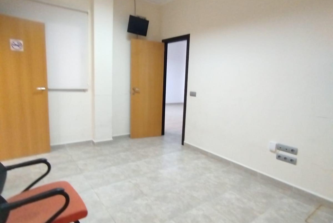 Local Comercial en Villalonga – Amplio, Versátil y con Excelente Ubicación