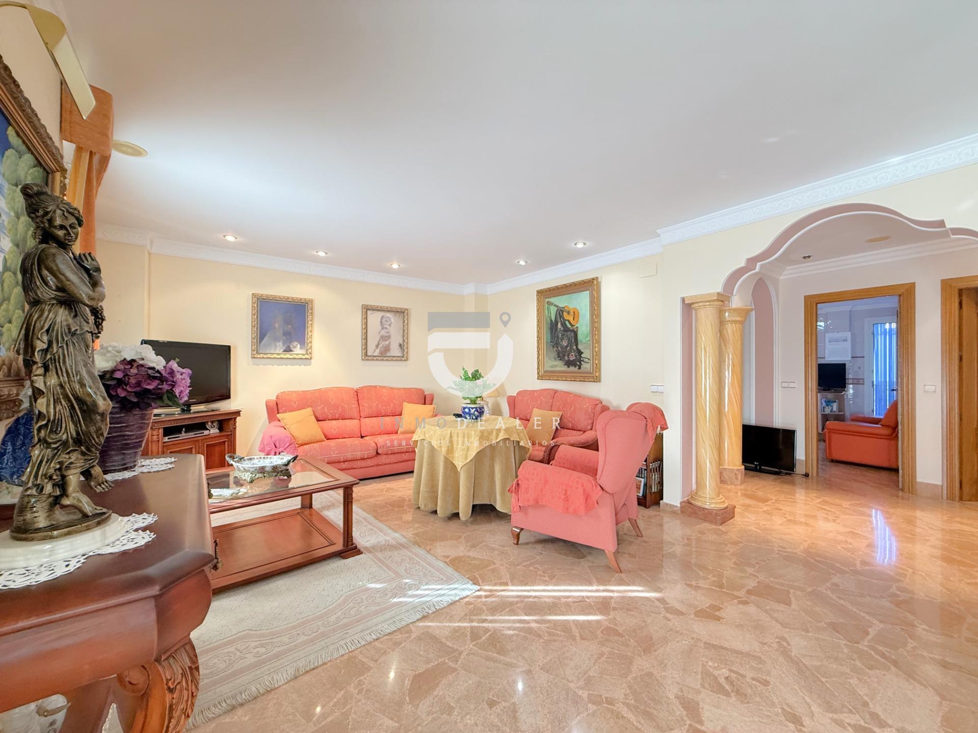 3-20-5 Impresionante Casa de 280 m² en Gandía – Espaciosa, Confortable y con Acabados de Primera Calidad