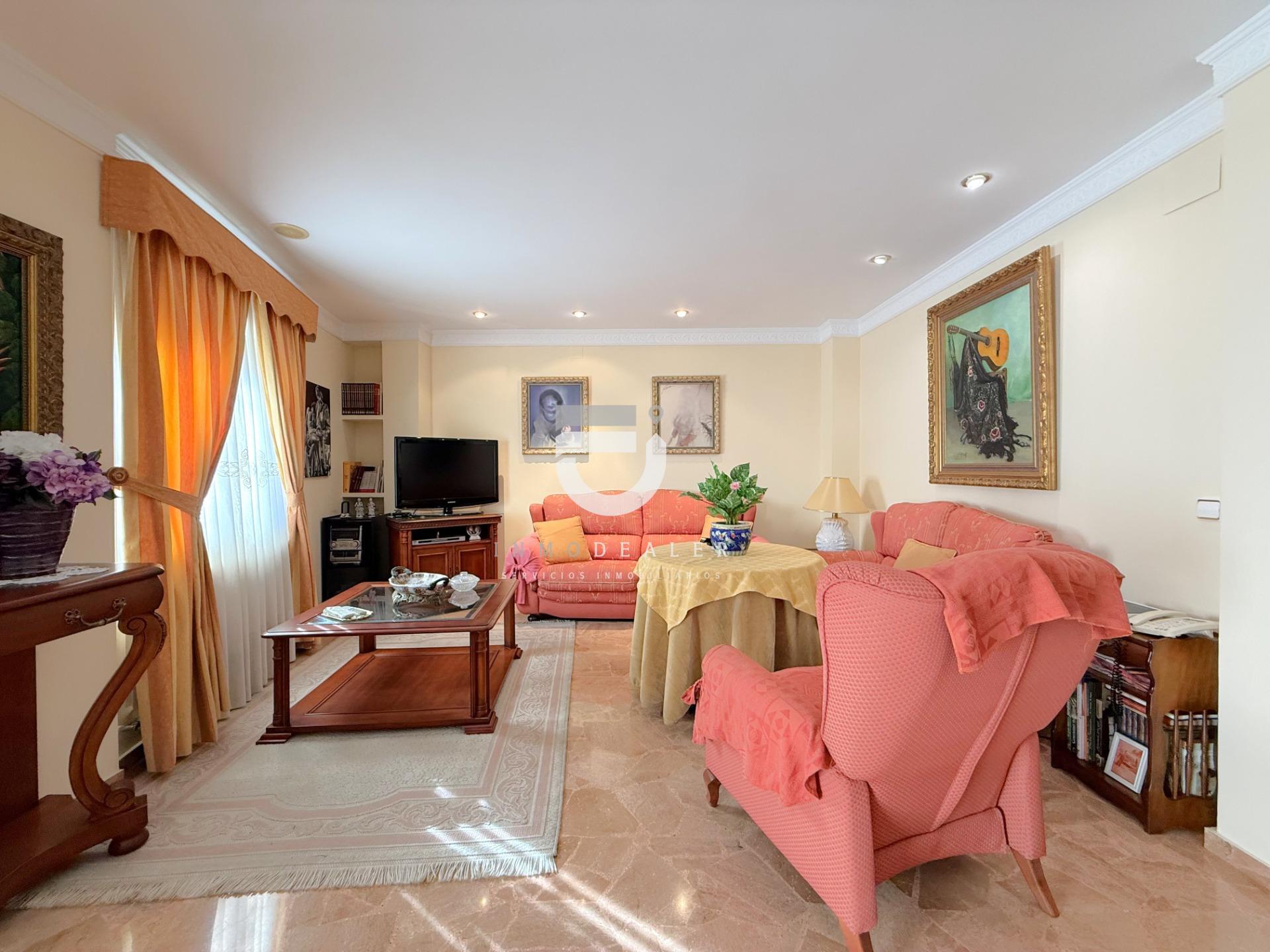 3-21-5 Impresionante Casa de 280 m² en Gandía – Espaciosa, Confortable y con Acabados de Primera Calidad