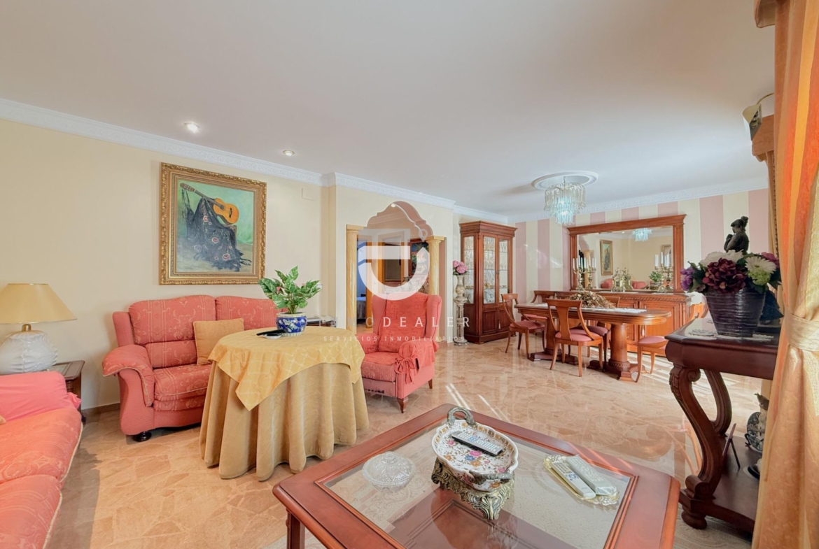 Impresionante Casa de 280 m² en Gandía – Espaciosa, Confortable y con Acabados de Primera Calidad