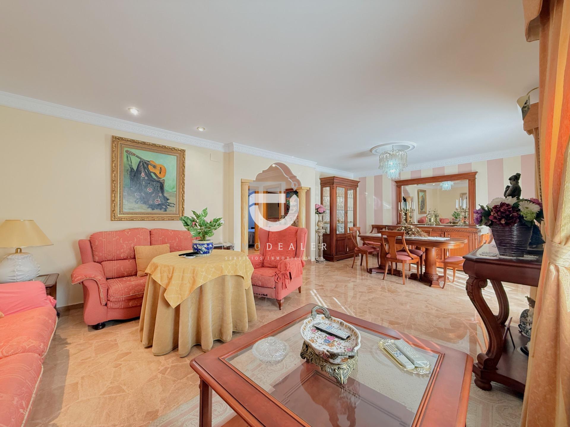 3-22-5 Impresionante Casa de 280 m² en Gandía – Espaciosa, Confortable y con Acabados de Primera Calidad