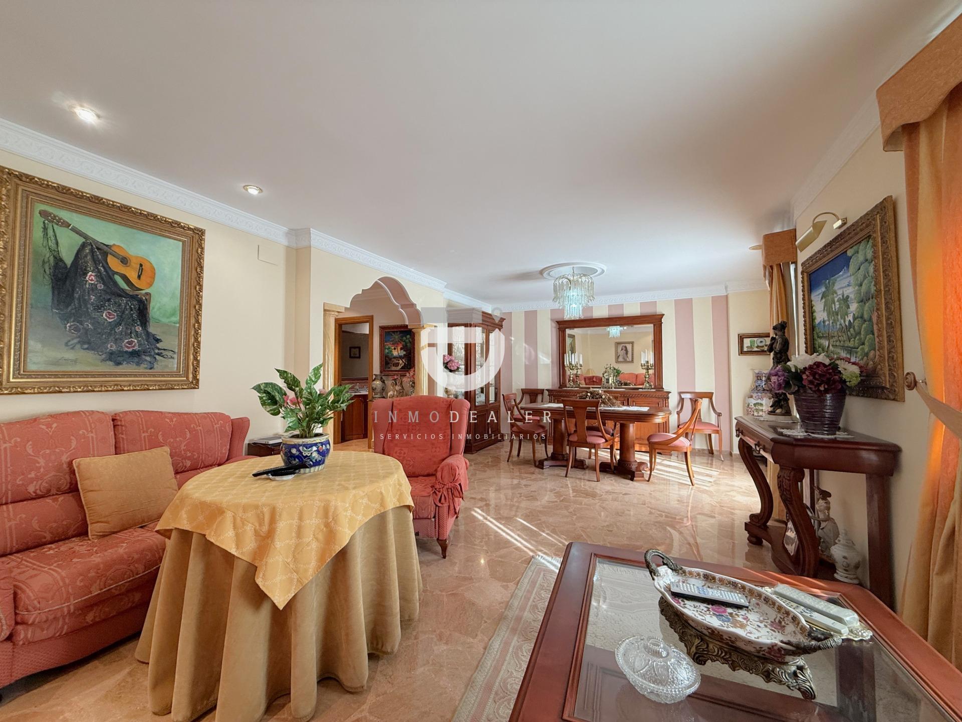 3-23-3 Impresionante Casa de 280 m² en Gandía – Espaciosa, Confortable y con Acabados de Primera Calidad