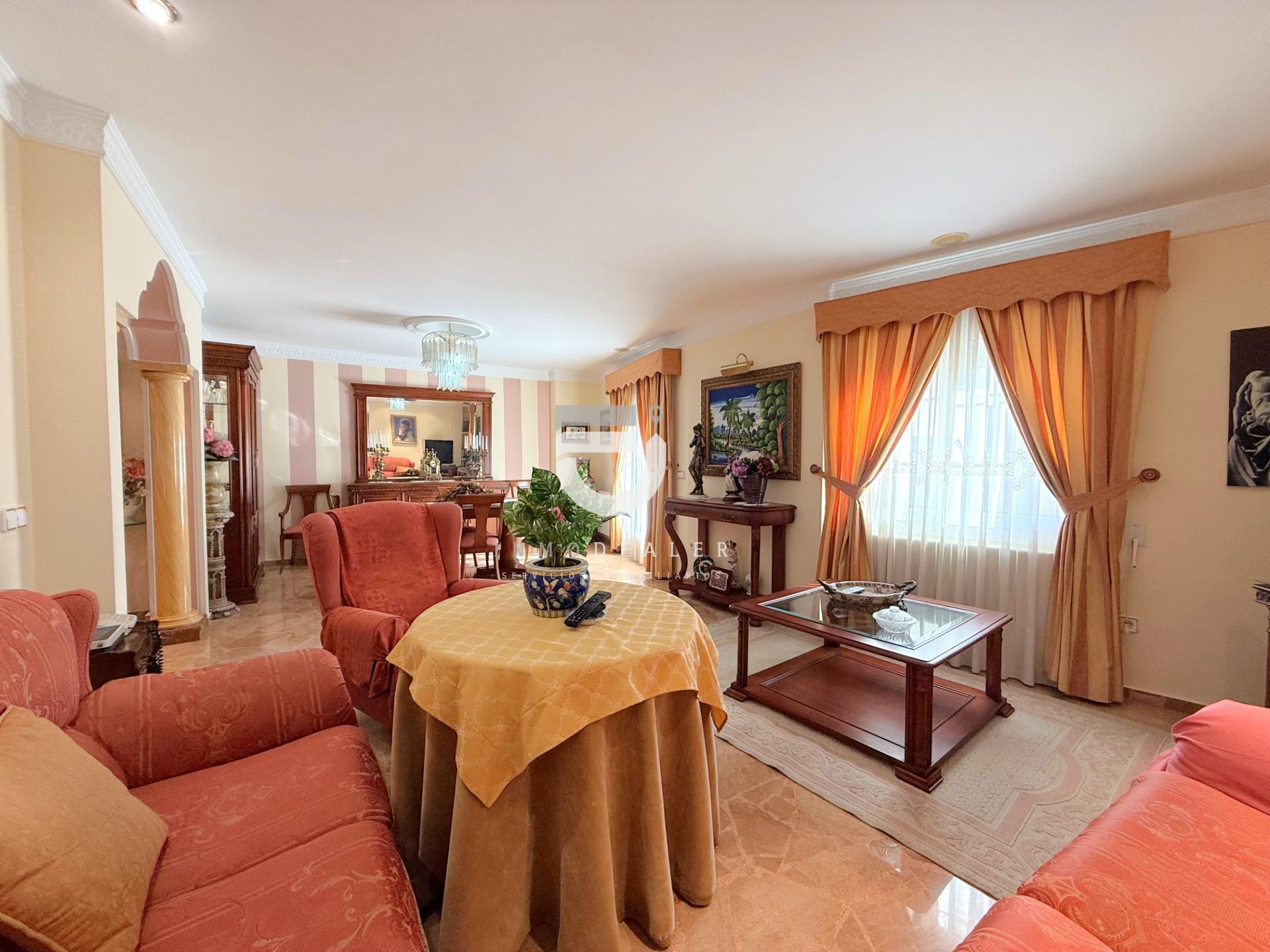 3-24-3 Impresionante Casa de 280 m² en Gandía – Espaciosa, Confortable y con Acabados de Primera Calidad