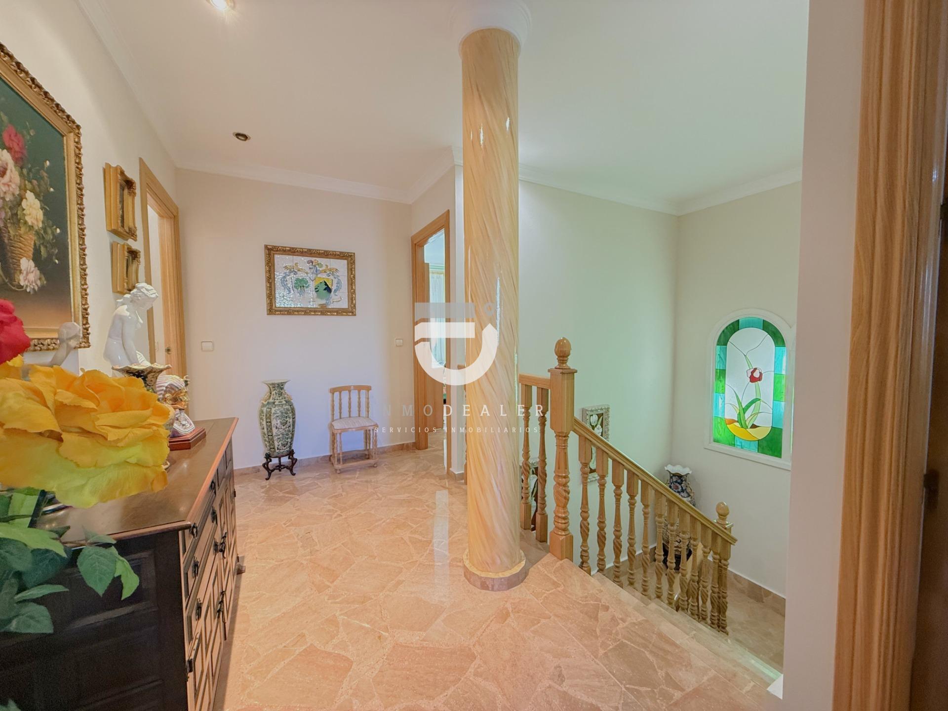 3-25-3 Impresionante Casa de 280 m² en Gandía – Espaciosa, Confortable y con Acabados de Primera Calidad