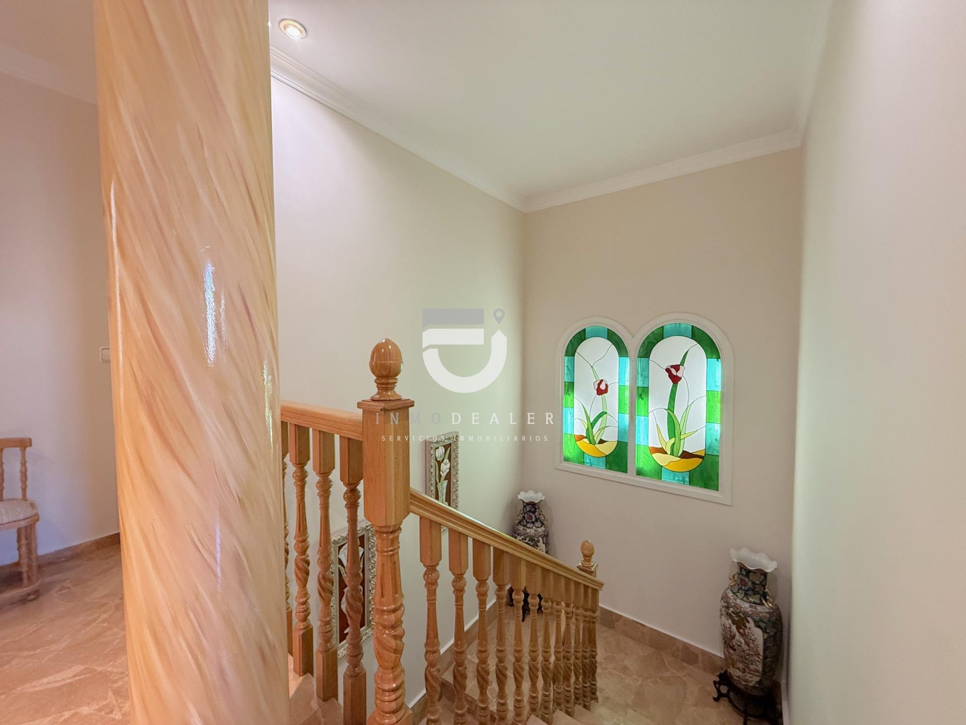 3-27-1 Impresionante Casa de 280 m² en Gandía – Espaciosa, Confortable y con Acabados de Primera Calidad