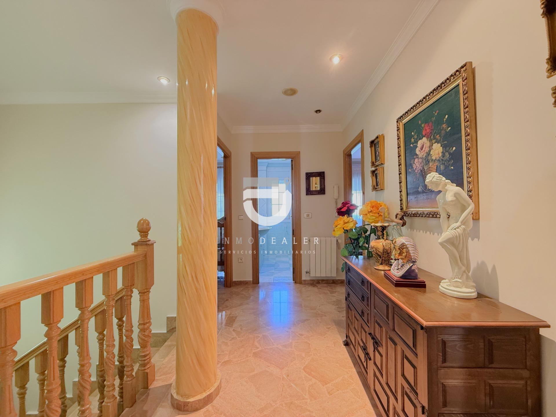 3-28-1 Impresionante Casa de 280 m² en Gandía – Espaciosa, Confortable y con Acabados de Primera Calidad