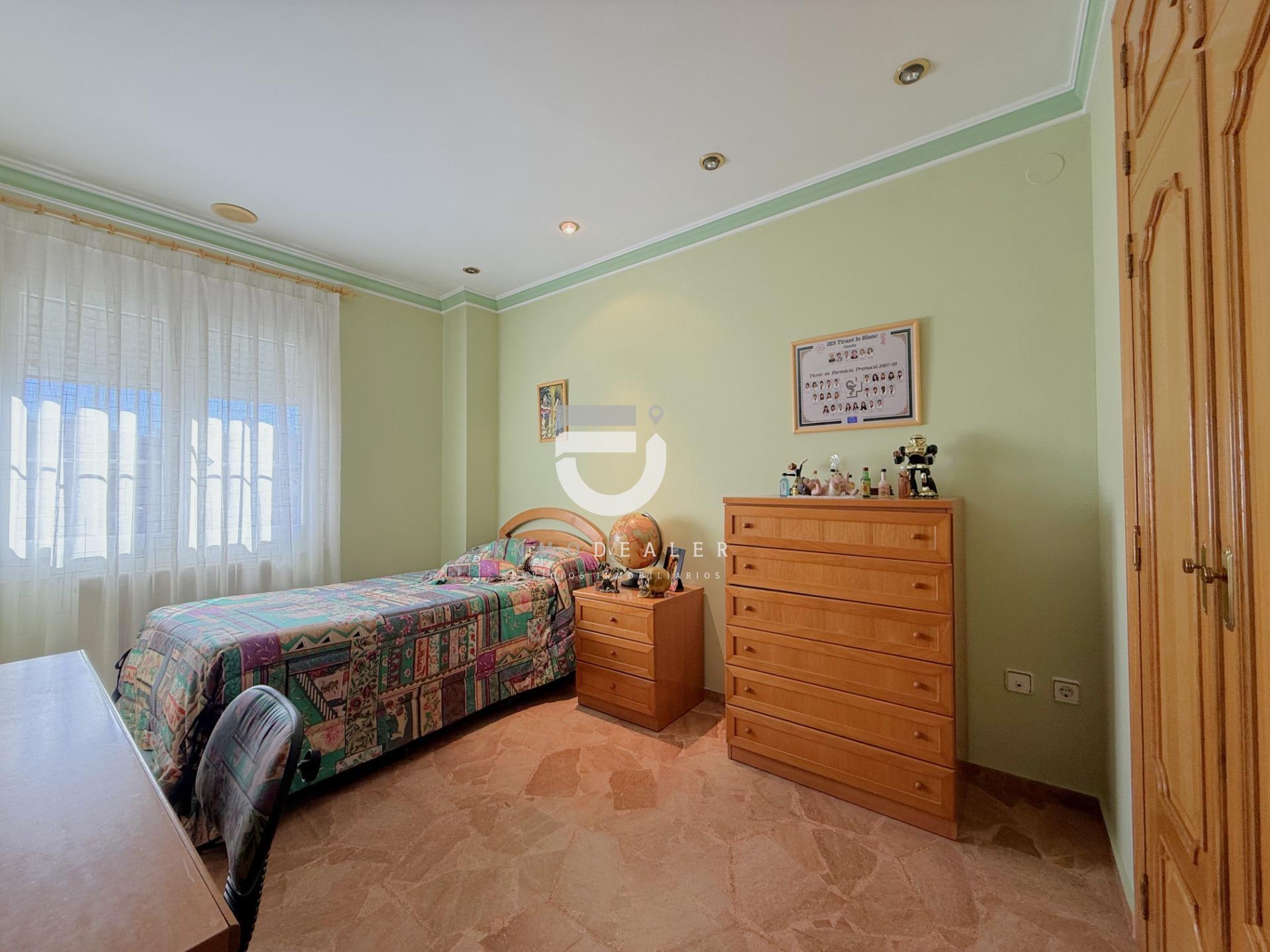 3-29-1 Impresionante Casa de 280 m² en Gandía – Espaciosa, Confortable y con Acabados de Primera Calidad