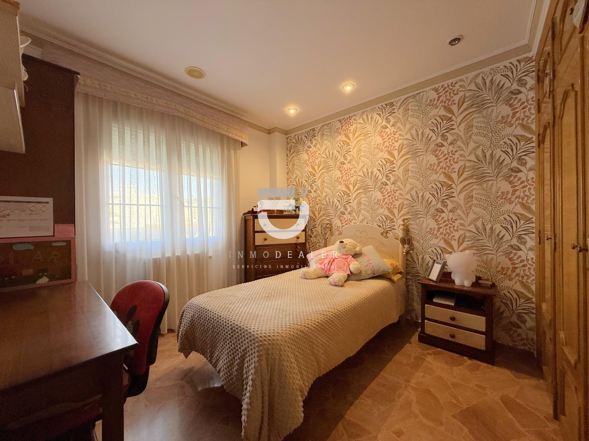 3-31-1 Impresionante Casa de 280 m² en Gandía – Espaciosa, Confortable y con Acabados de Primera Calidad