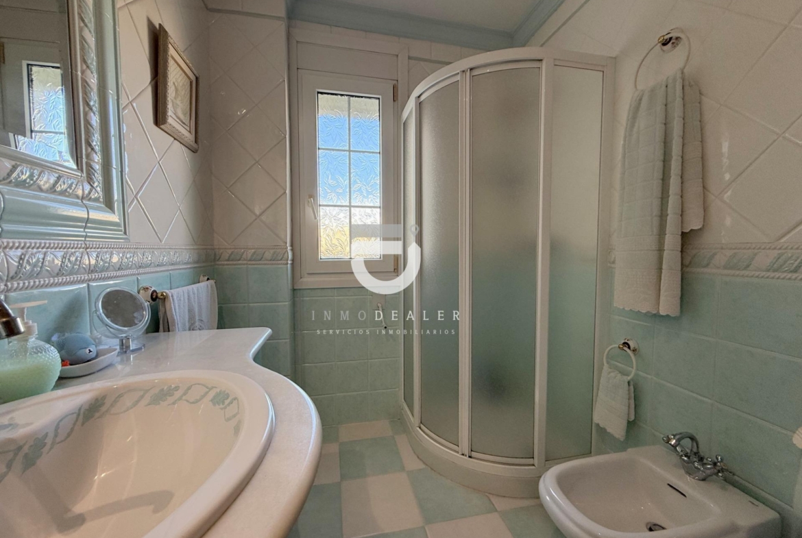 Impresionante Casa de 280 m² en Gandía – Espaciosa, Confortable y con Acabados de Primera Calidad